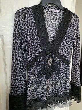 Hugging Kisses Women’s Black & Gray Leopard Lace V-Neck Jeweled Top Small